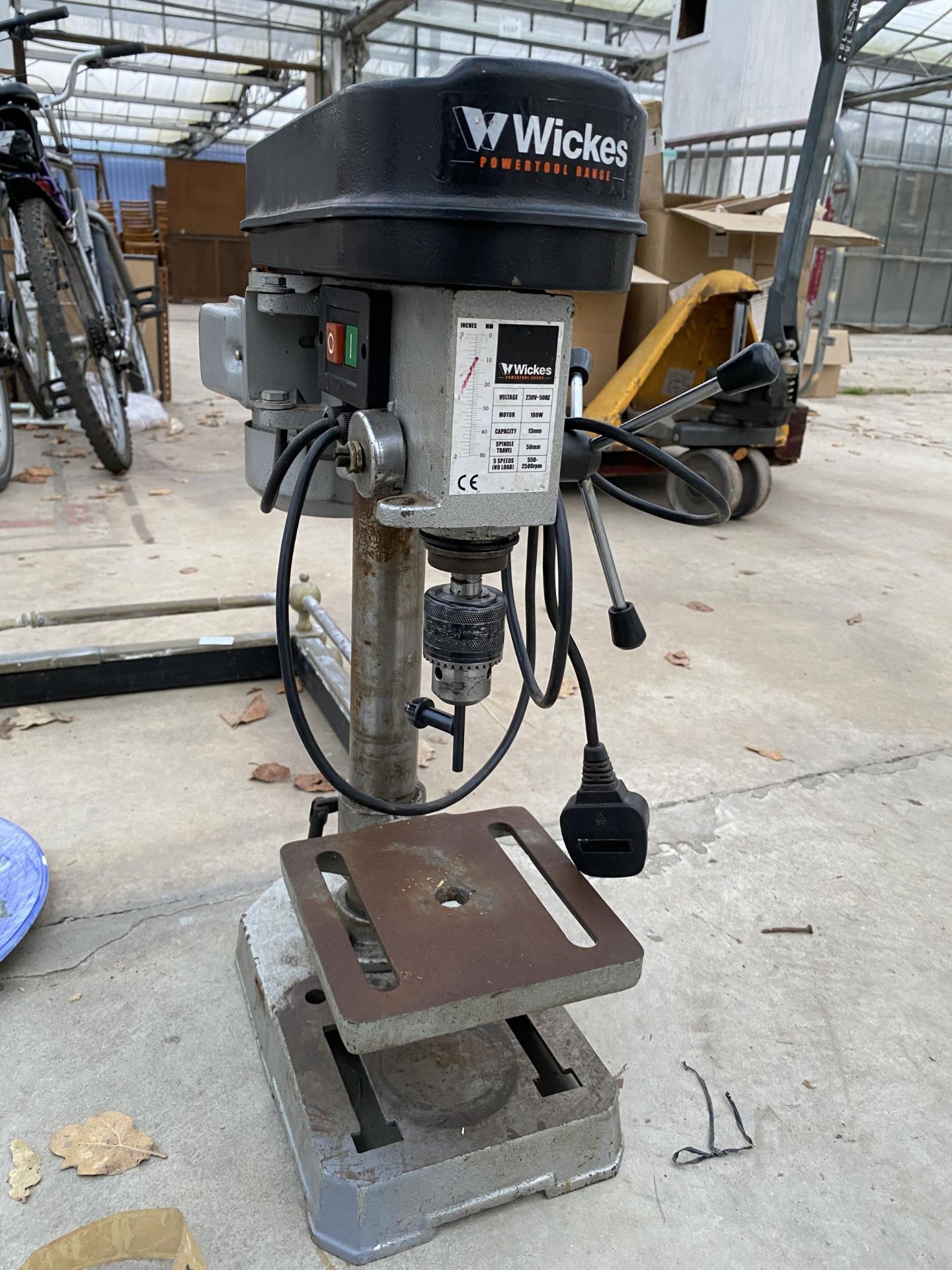 A WICKES ELECTRIC TABLE TOP PILLAR DRILL - Bild 2 aus 2