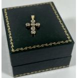 A 10CT YELLOW GOLD CRUCIFIX CROSS PENDANT WITH CLEAR STONES, WITH BOX