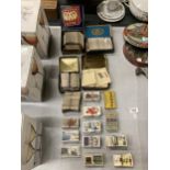 A MIXED LOT OF CIGARETTE / TEA CARDS INCLUDING OXO CUBE TIN ETC