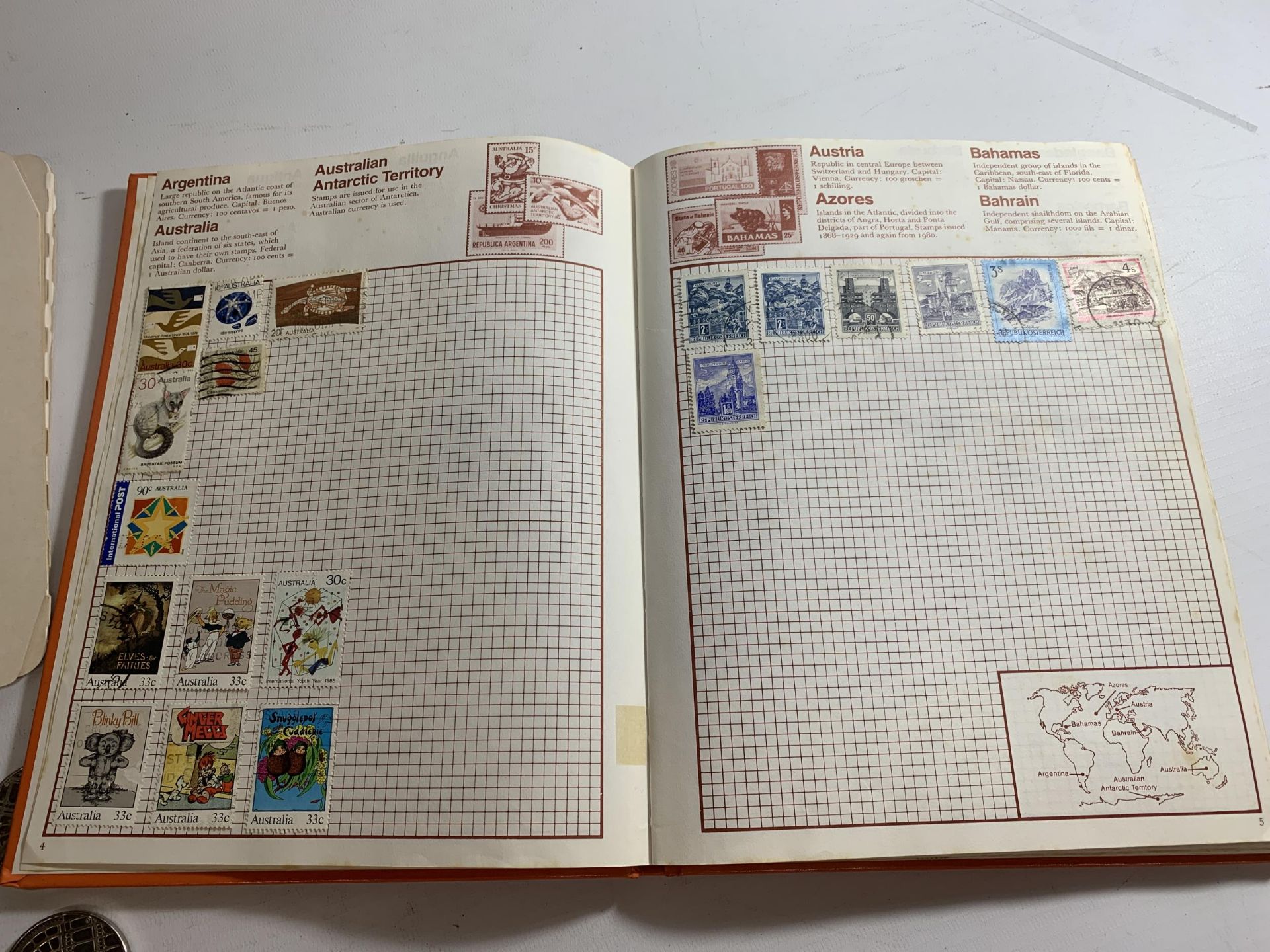 A STANLEY GIBBON KALEIDOSCOPE STAMP ALBUM CONTAINING STAMPS OF THE WORLD TO INCLUDE QATAR, DOMINICAN - Image 3 of 7
