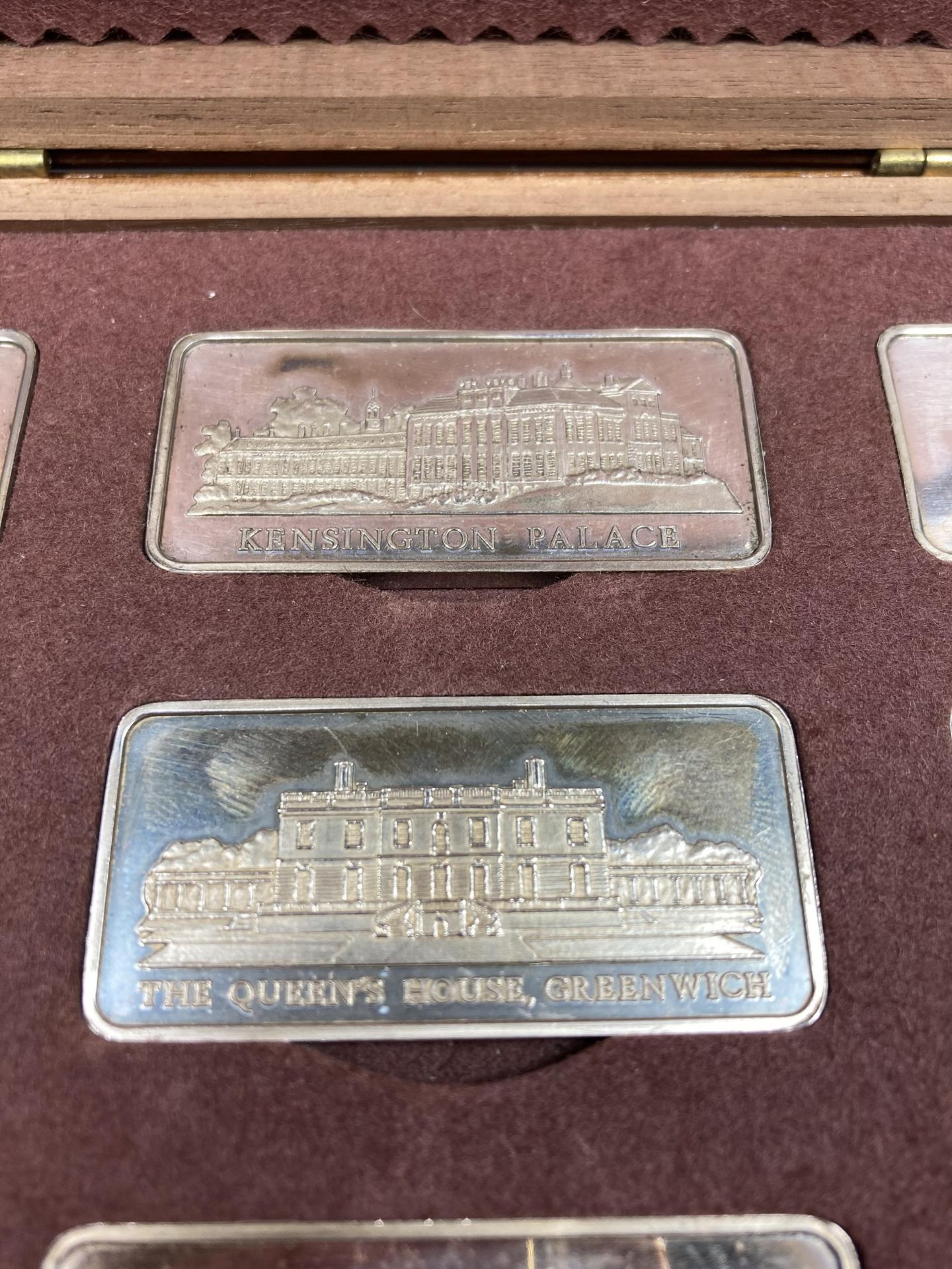 A CASED COLLECTION OF 12 SOLID SILVER INGOTS OF ROYAL PALACES BY THE BIRMINGHAM MINT A LIMITED - Image 6 of 9