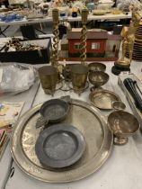 A MIXED LOT OF SILVER PLATED AND FURTHER ITEMS, CANDLESTICKS, PEWTER CUP, ETC