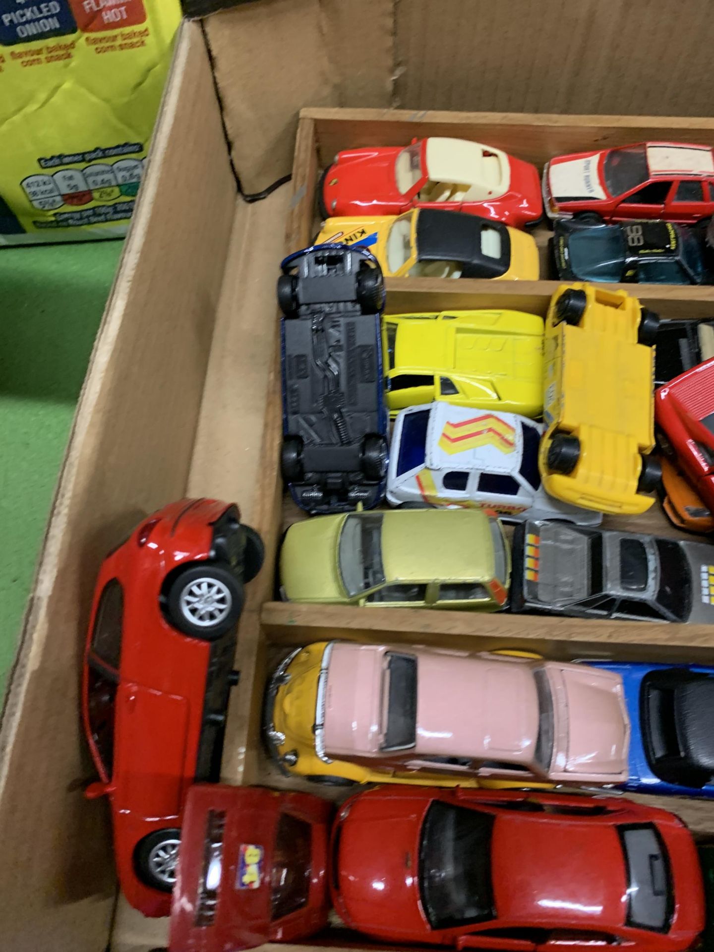 A LARGE QUANTITY OF CARS TO INCLUDE A NODDY CAR, PEUGEOT, THUNDER TRUCK, ETC., - Bild 5 aus 5