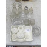 AN ASSORTMENT OF GLASS AND CERAMIC ITEMS TO INCLUDE A MINIATURE TEA SET, GLASS BOTTLES AND PIN
