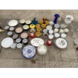 AN ASSORTMENT OF GLASS AND CERAMICS TO INCLUDE HORNSEA, VASES AND PLATES ETC