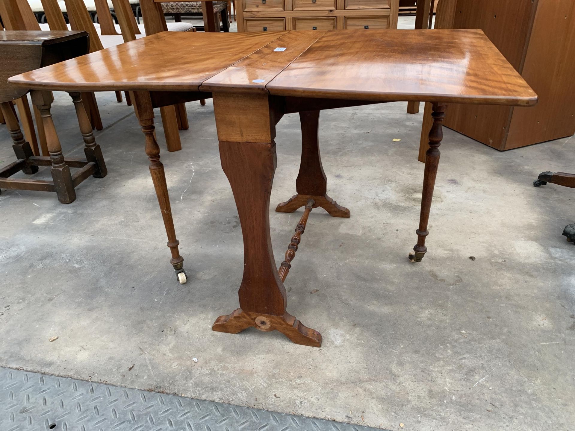 A 19TH CENTURY MAHOGANY SUTHERLAND TABLE - Image 4 of 6