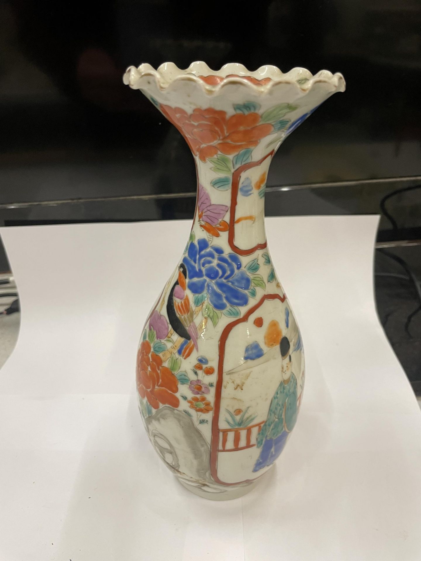 A FAMILLE ROSE VASE - Image 2 of 3