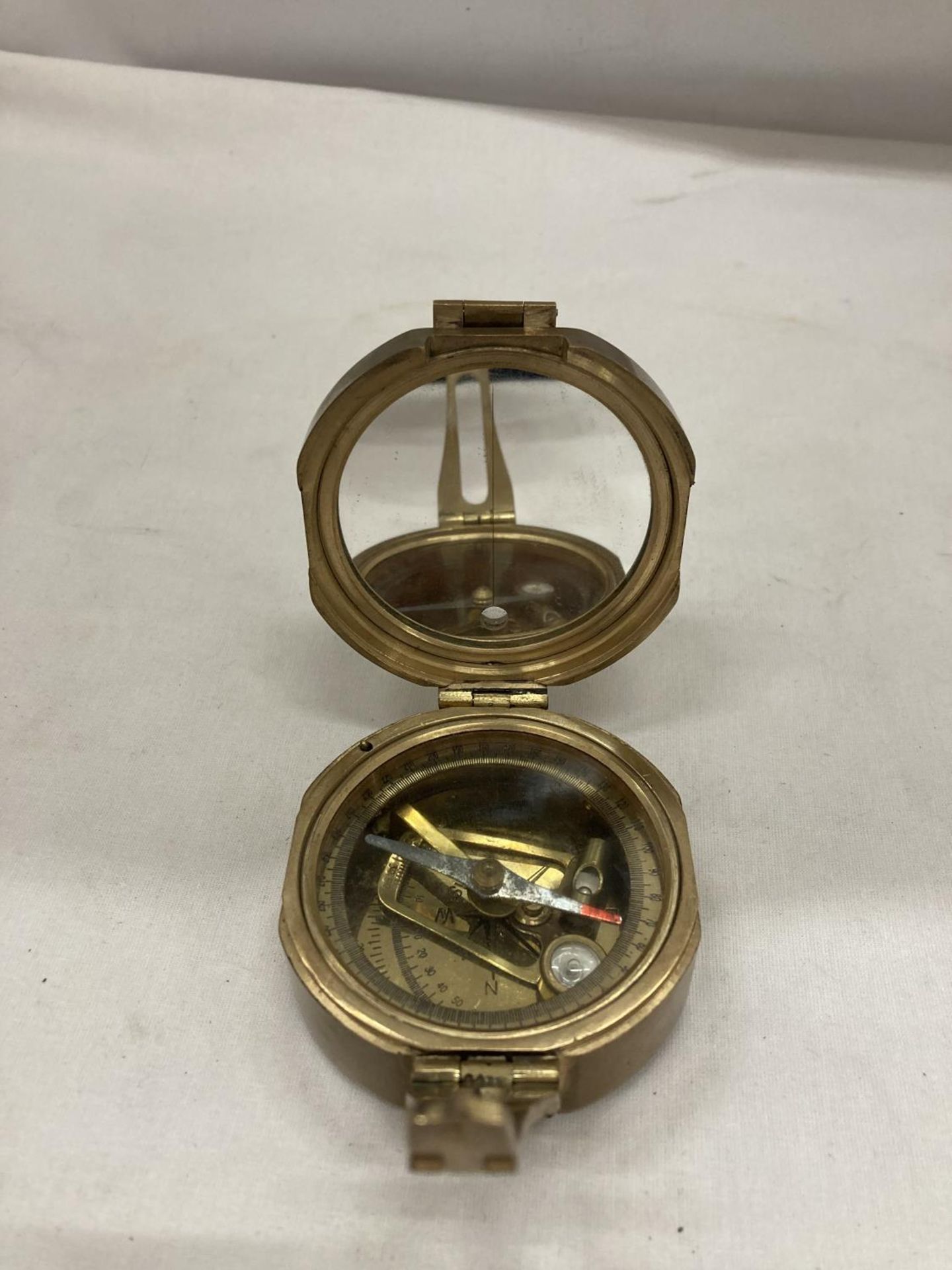 A POLISHED BRASS BRUNTON STYLE EXPLORERS' COMPASS - Image 5 of 5