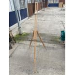 A DALER ROWNEY WOODEN ARTIST EASEL