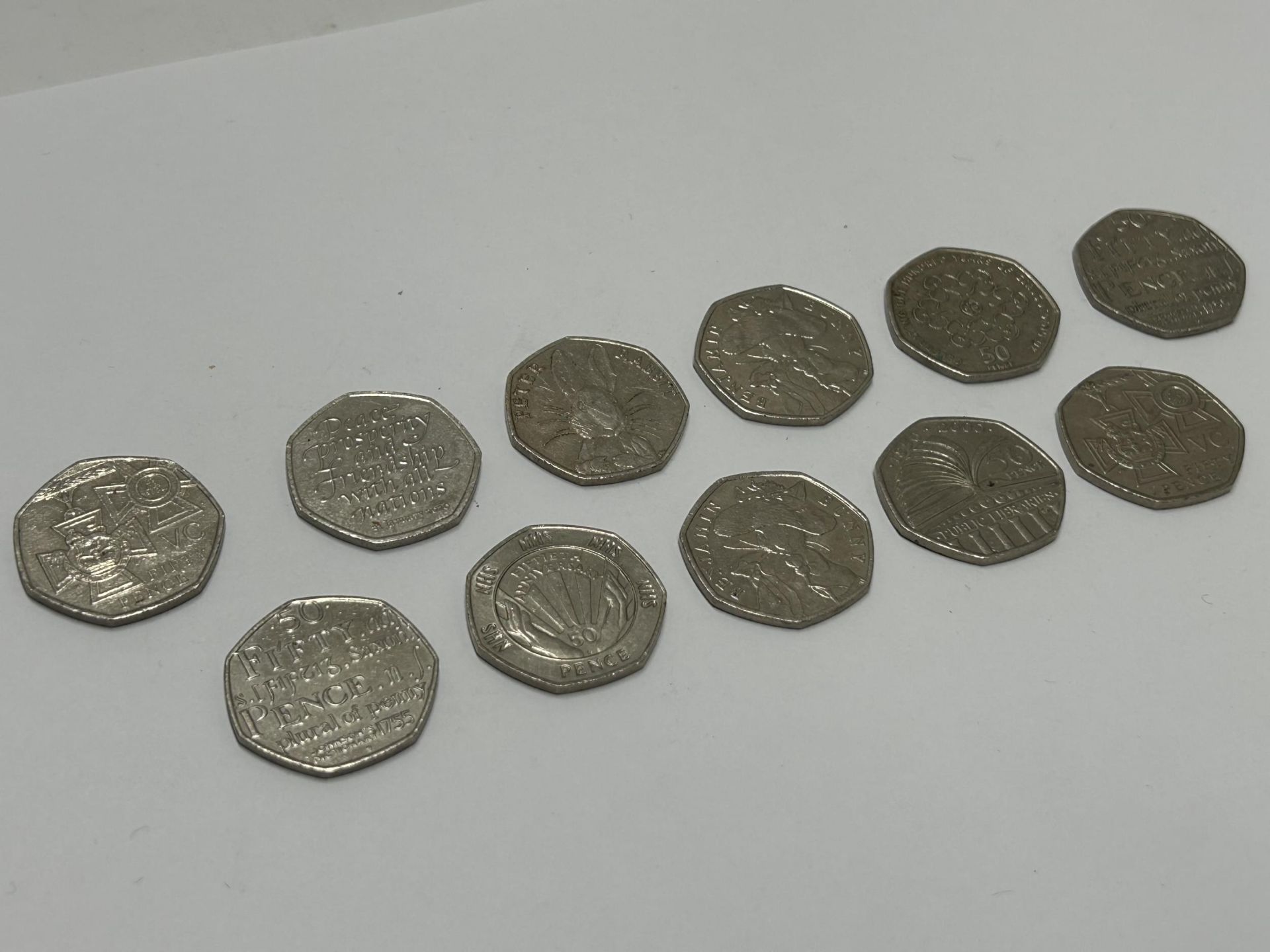 ELEVEN VARIOUS COLLECTABLE FIFTY PENCE PIECES TO INCLUDE, PETER RABBIT, ETC - Bild 2 aus 4