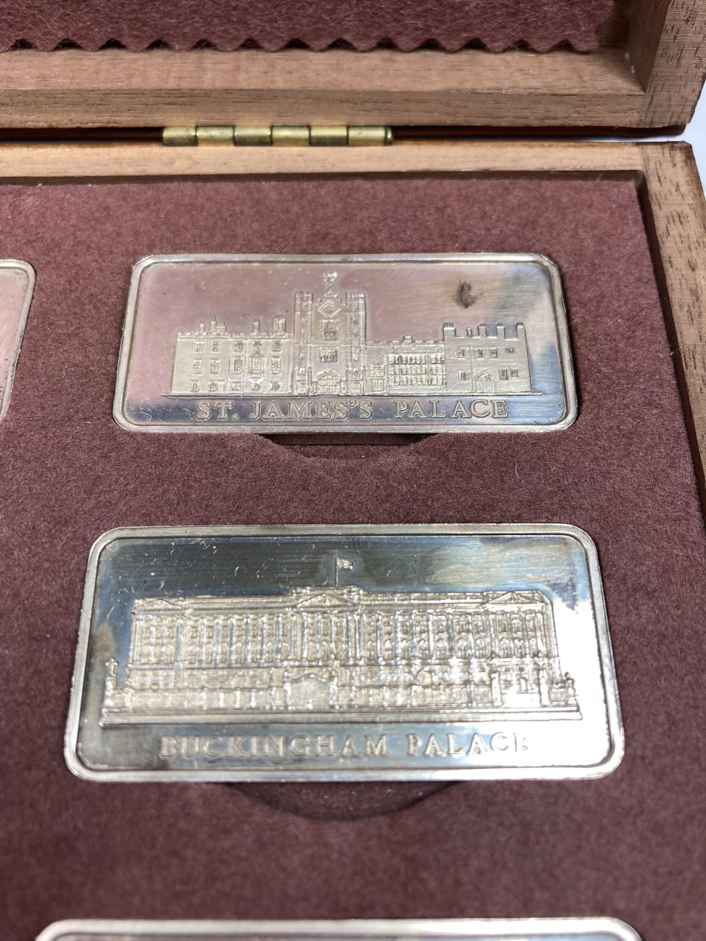 A CASED COLLECTION OF 12 SOLID SILVER INGOTS OF ROYAL PALACES BY THE BIRMINGHAM MINT A LIMITED - Image 7 of 9