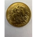 A 1915 GOLD HALF SOVEREIGN - 3.99 GRAMS