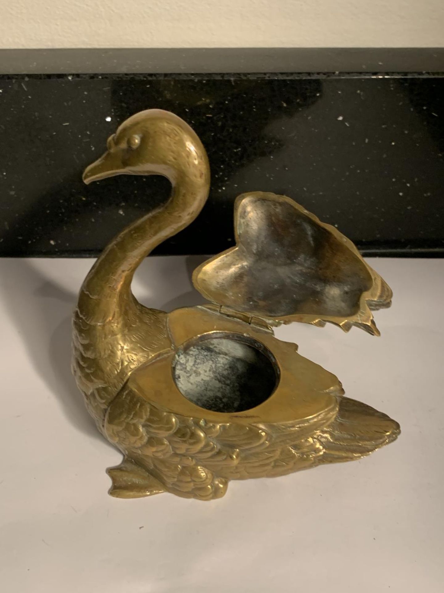 A GERMAN BRASS INKWELL GESCHUTZTN 1101 IN THE STYLE OF A SWAN - Image 3 of 4