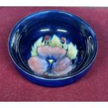 A MOORCROFT PANSY PATTERN SMALL BOWL WITH PAPER LABEL TO BASE, 8CM DIAMETER