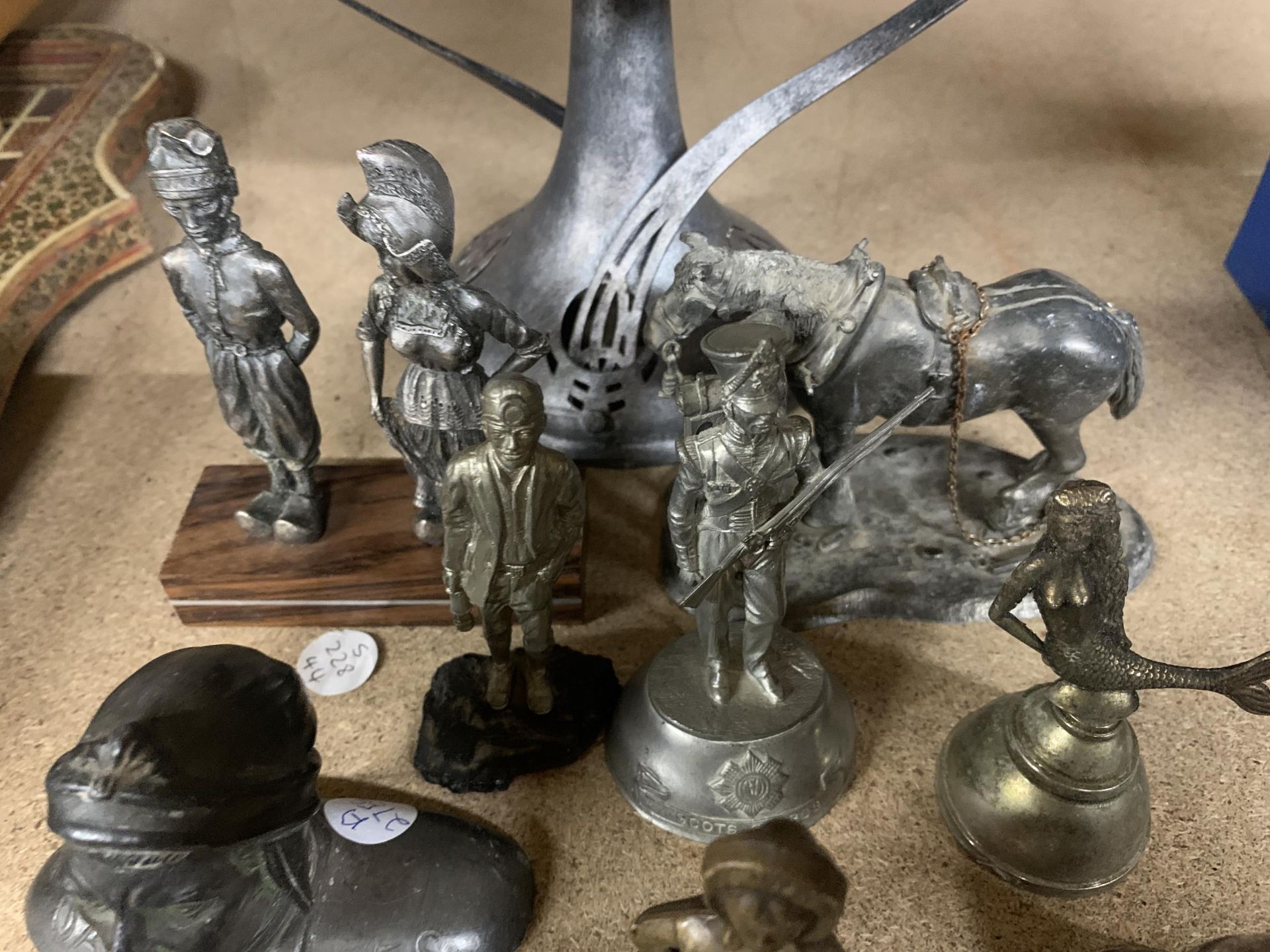 FIVE CAST PEWTER FIGURES - Bild 4 aus 4