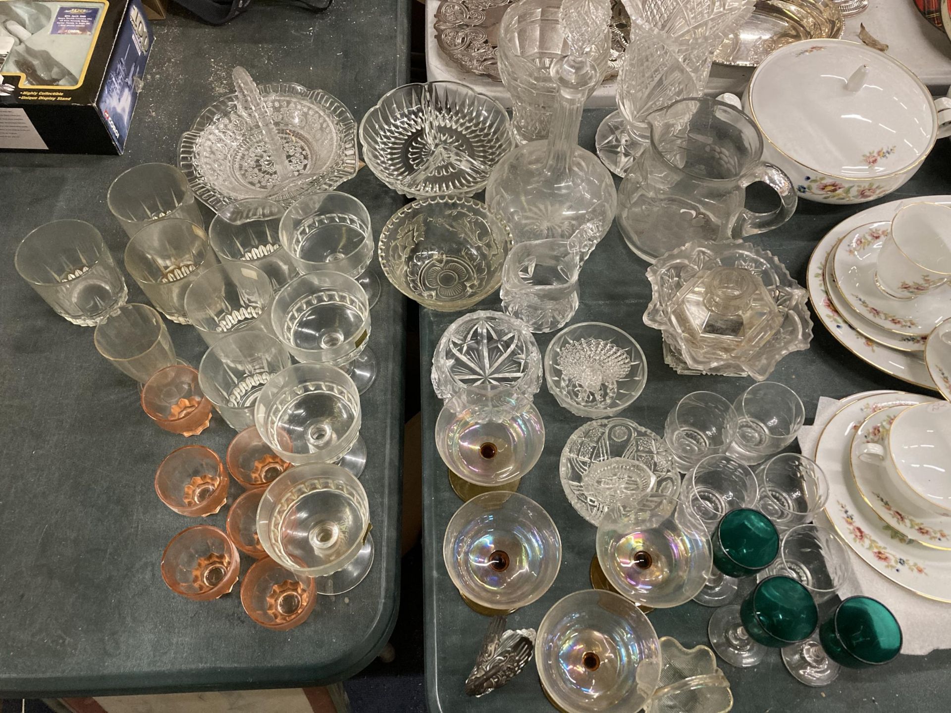 A COLLECTION OF VINTAGE GLASSWARE, GLASSES ETC - Image 2 of 7