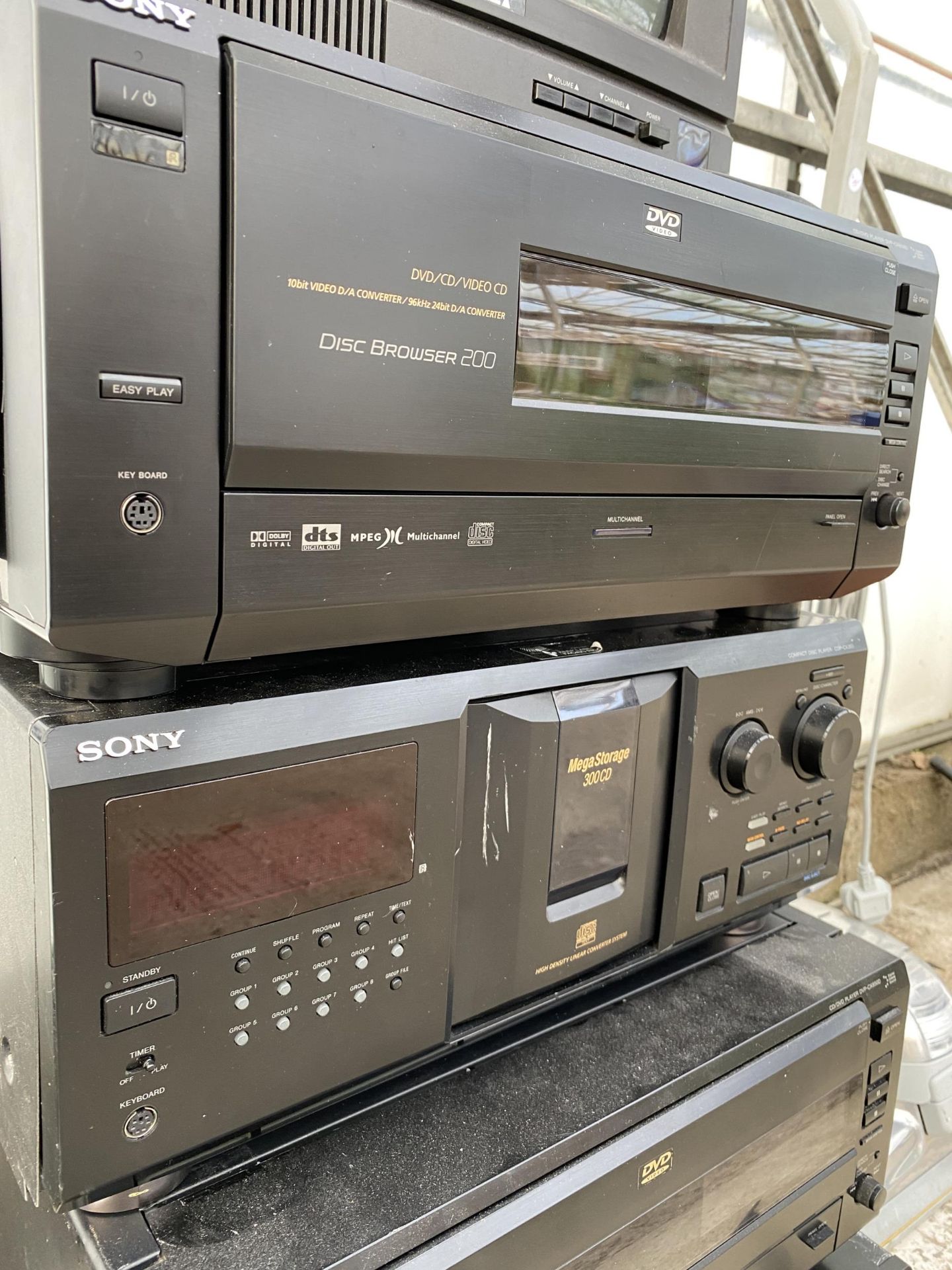 AN ASSORTMENT OF SONY STEREO ITEMS TO INCLUDE A CD DVD PLAYER, MEGA STORAGE AND DISC BROWSER ETC - Image 3 of 9