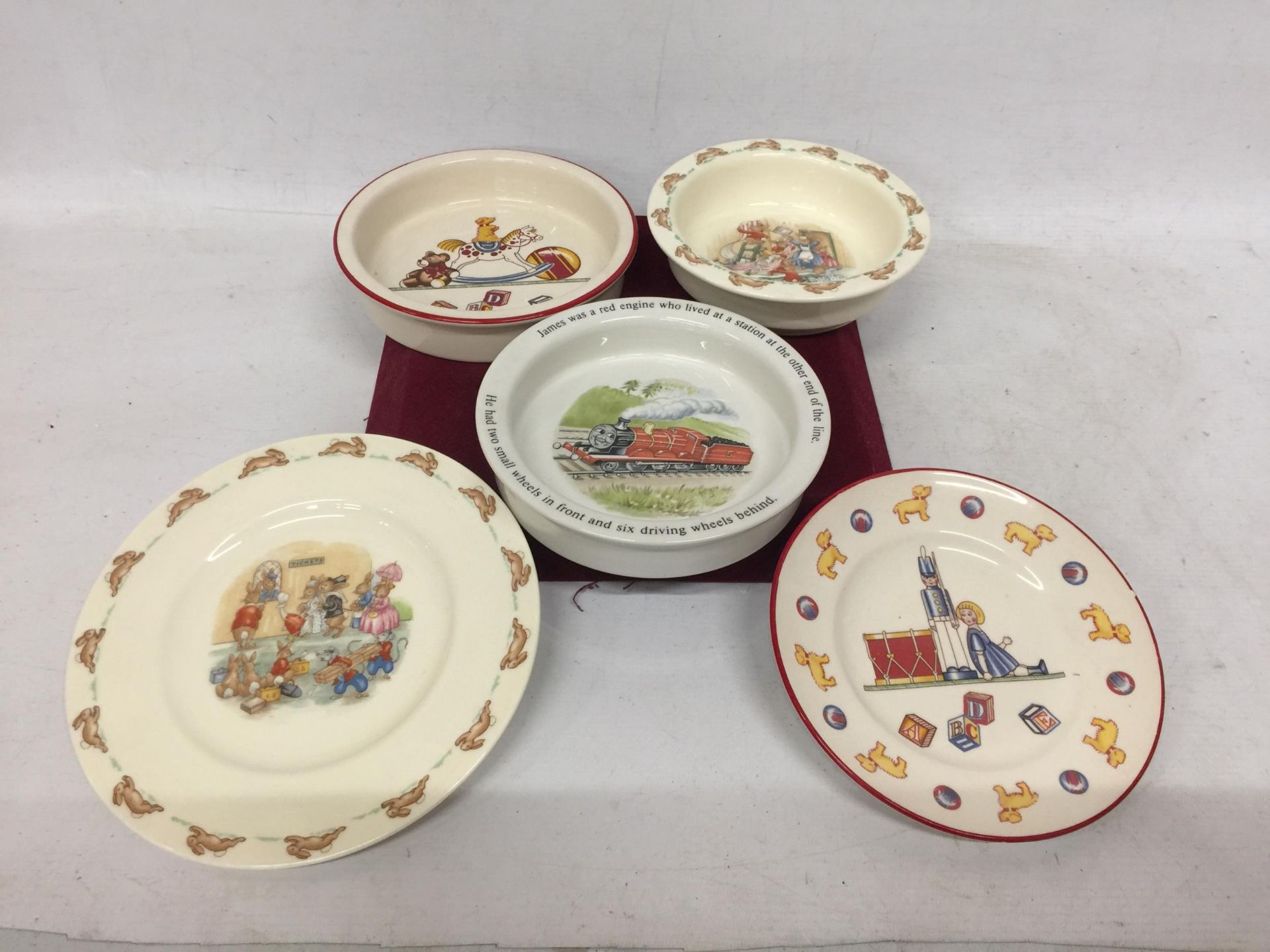 A GROUP OF FIVE ITEMS- ROYAL DOULTON BUNNYKINS DISHES AND A WEDGWOOD THOMAS THE TANK ENGINE BOWL