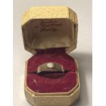 AN 18 CARAT GOLD RING WITH DIAMOND SOLITAIRE WITH DECORATIVE SHOUDLERS SIZE S IN A PRESENTATION BOX