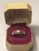 AN 18 CARAT GOLD RING WITH DIAMOND SOLITAIRE WITH DECORATIVE SHOUDLERS SIZE S IN A PRESENTATION BOX