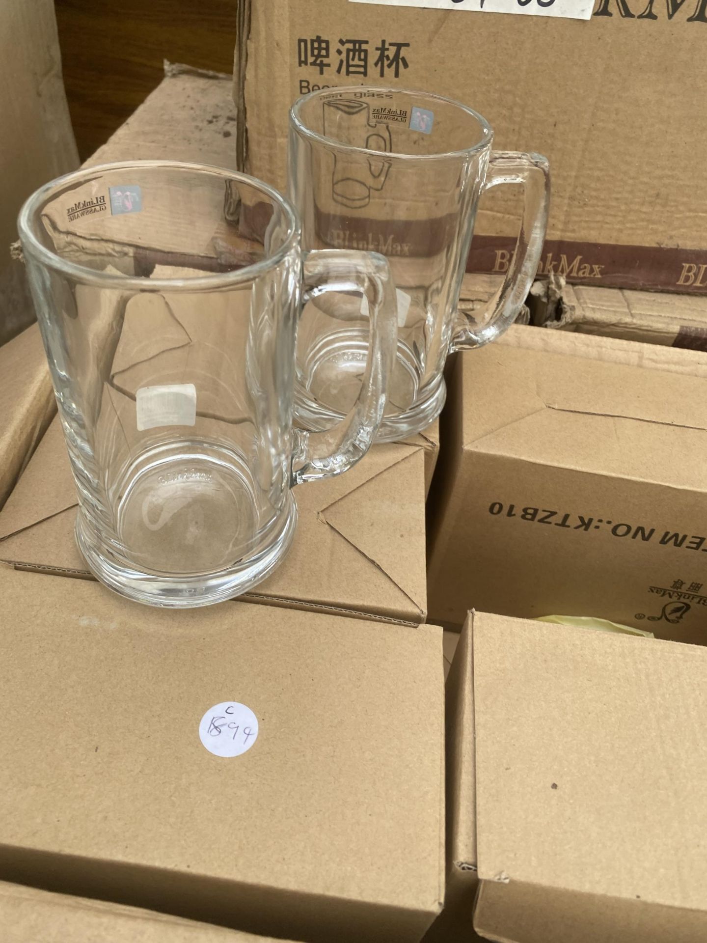 A LARGE QUANTITY OF BEER GLASSES - Bild 2 aus 2