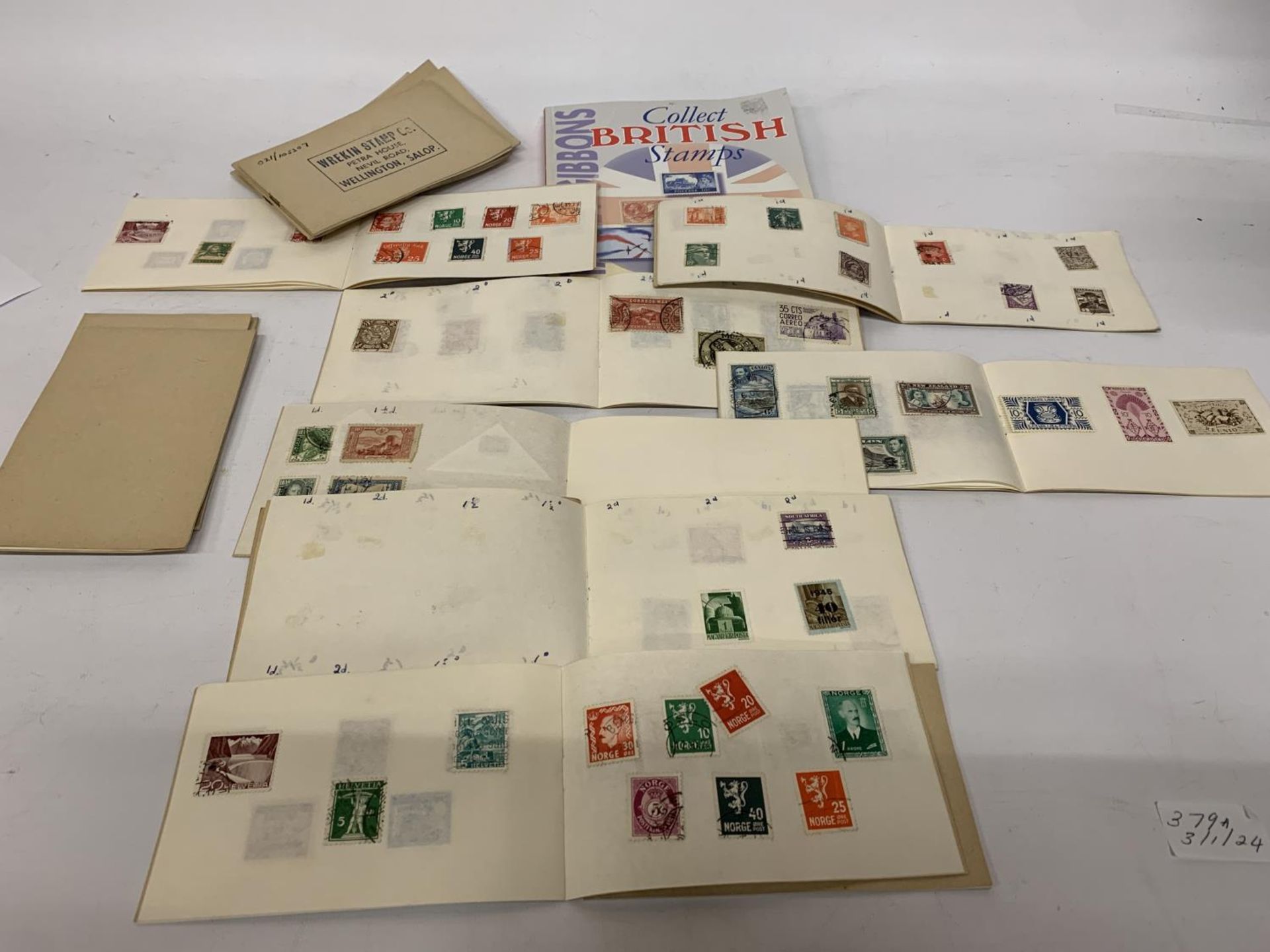 NINETEEN STAMP BOOKS CONTAINING STAMPS FROM CAMEROON, SAN MARINO, JAMAICAITALY, ETC., TOGETHER - Image 2 of 5