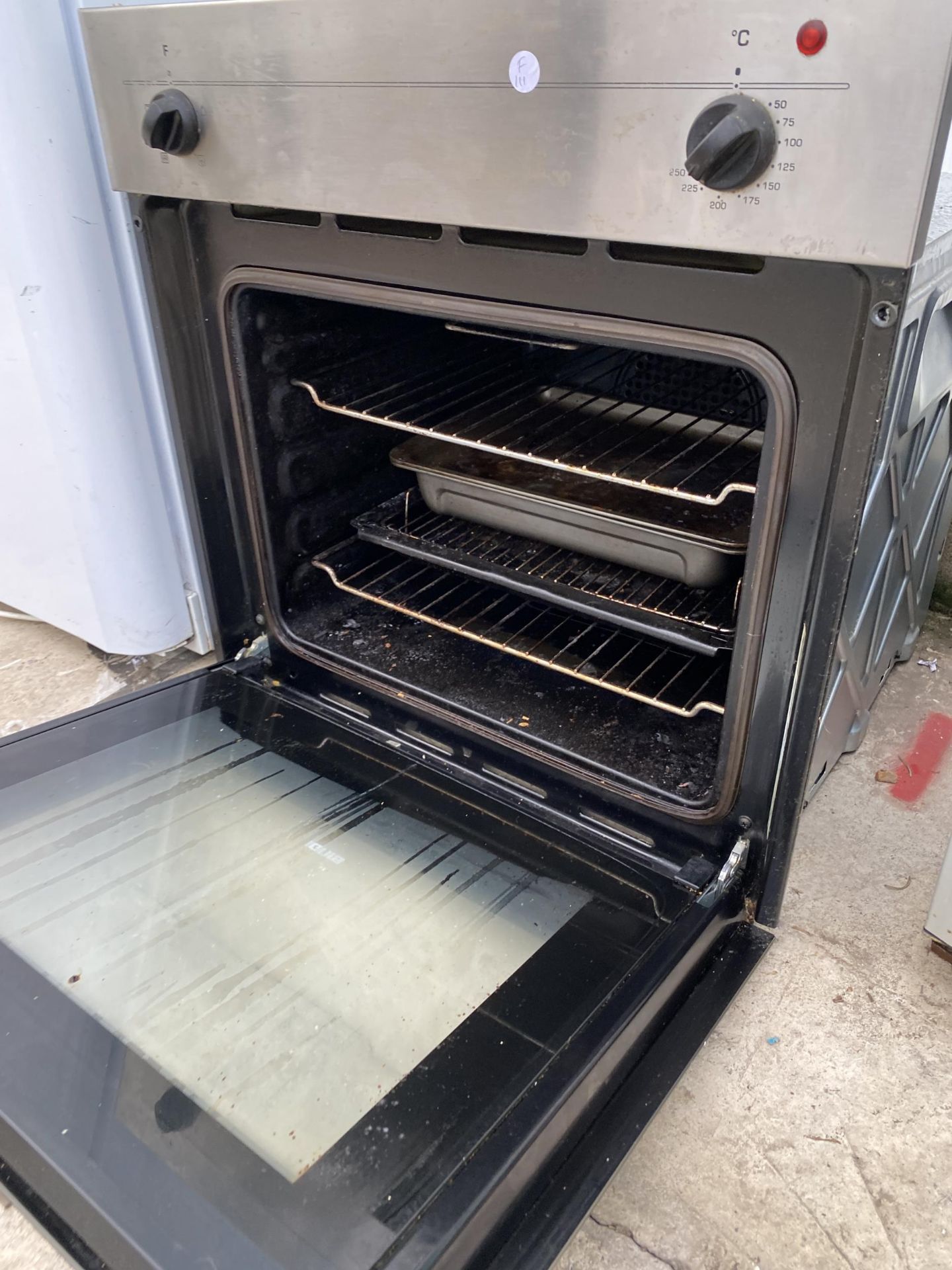 AN IGNIS INTERGRATED ELECTRIC OVEN - Image 3 of 3