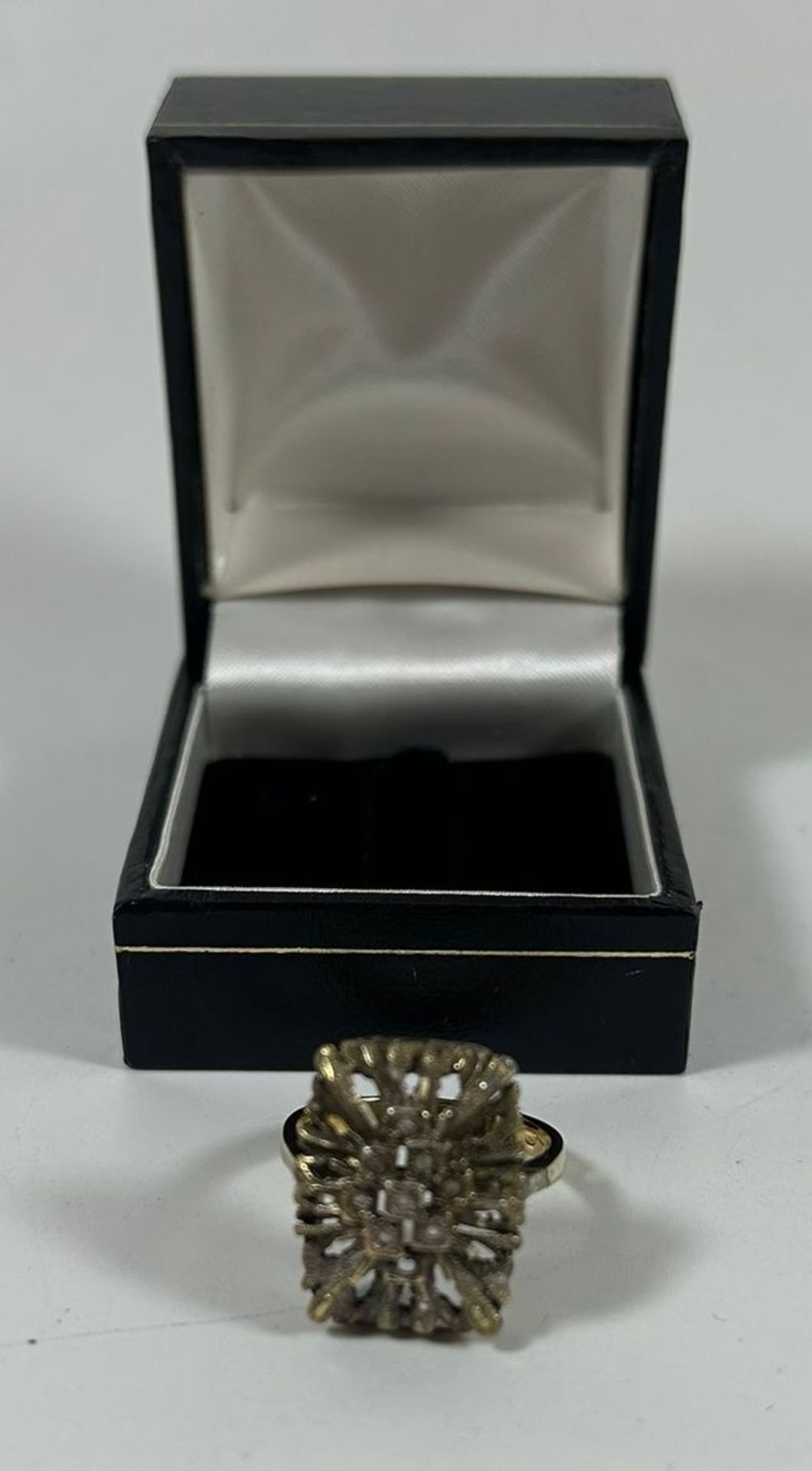 A BOXED ART DECO STYLE SILVER GILT MARCASITE RING - Image 2 of 4