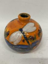 AN ANITA HARRIS HAND PAINTED AND SIGNED IN GOLD DRAGONFLY VASE