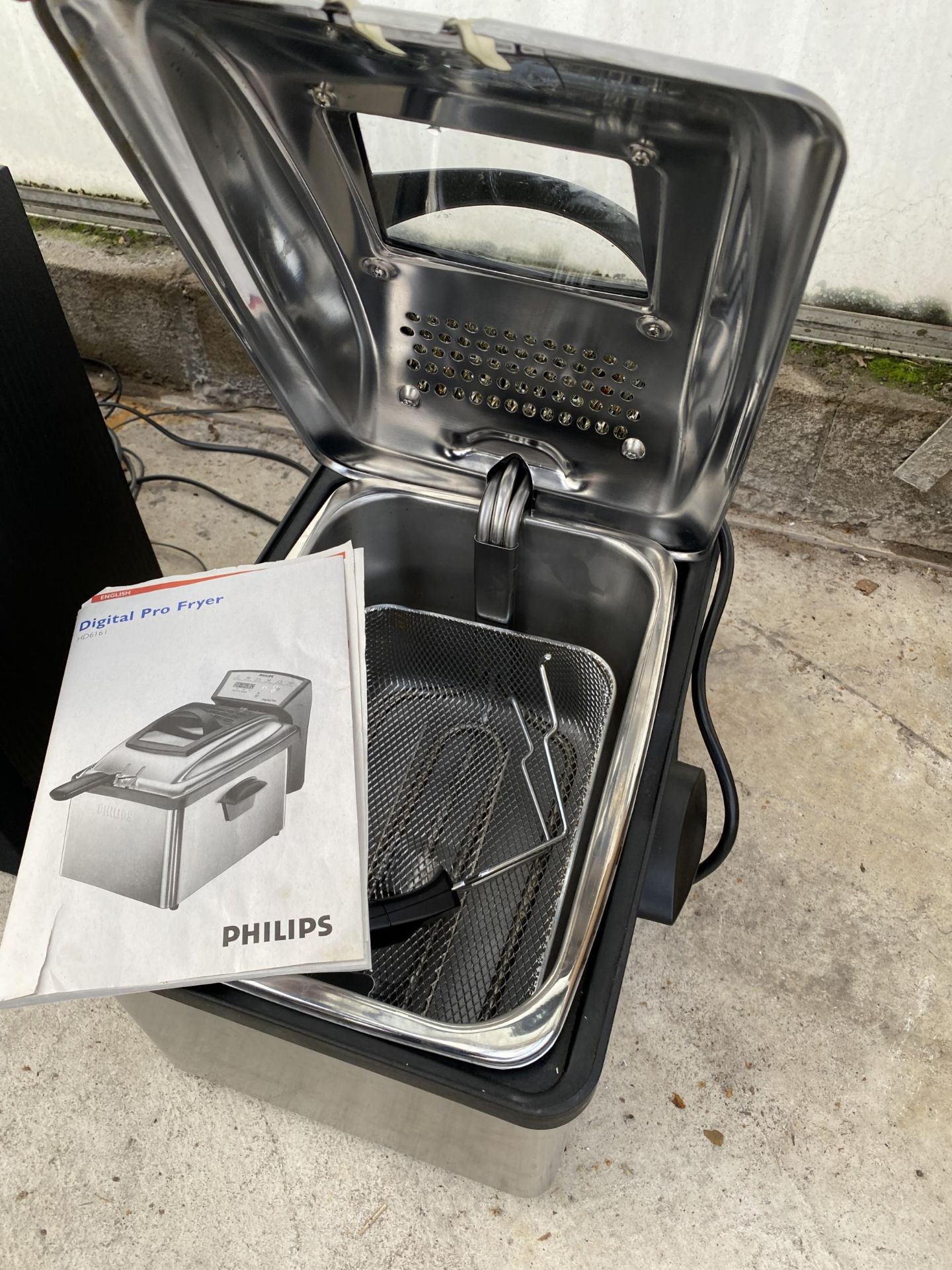 A PHILIPS STAINLESS STEEL ELECTRIC DEEP FAT FRYER - Image 3 of 3