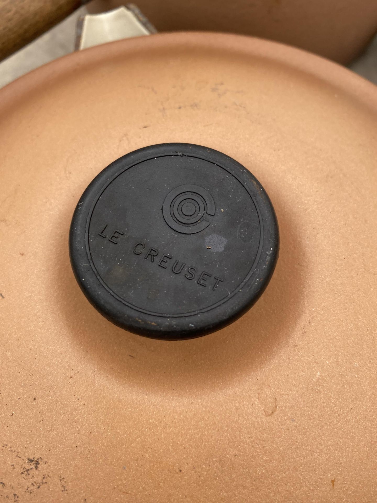 A SET OF SIX GRADUATED RETRO BROWN LE CREUSET PANS - Image 2 of 4