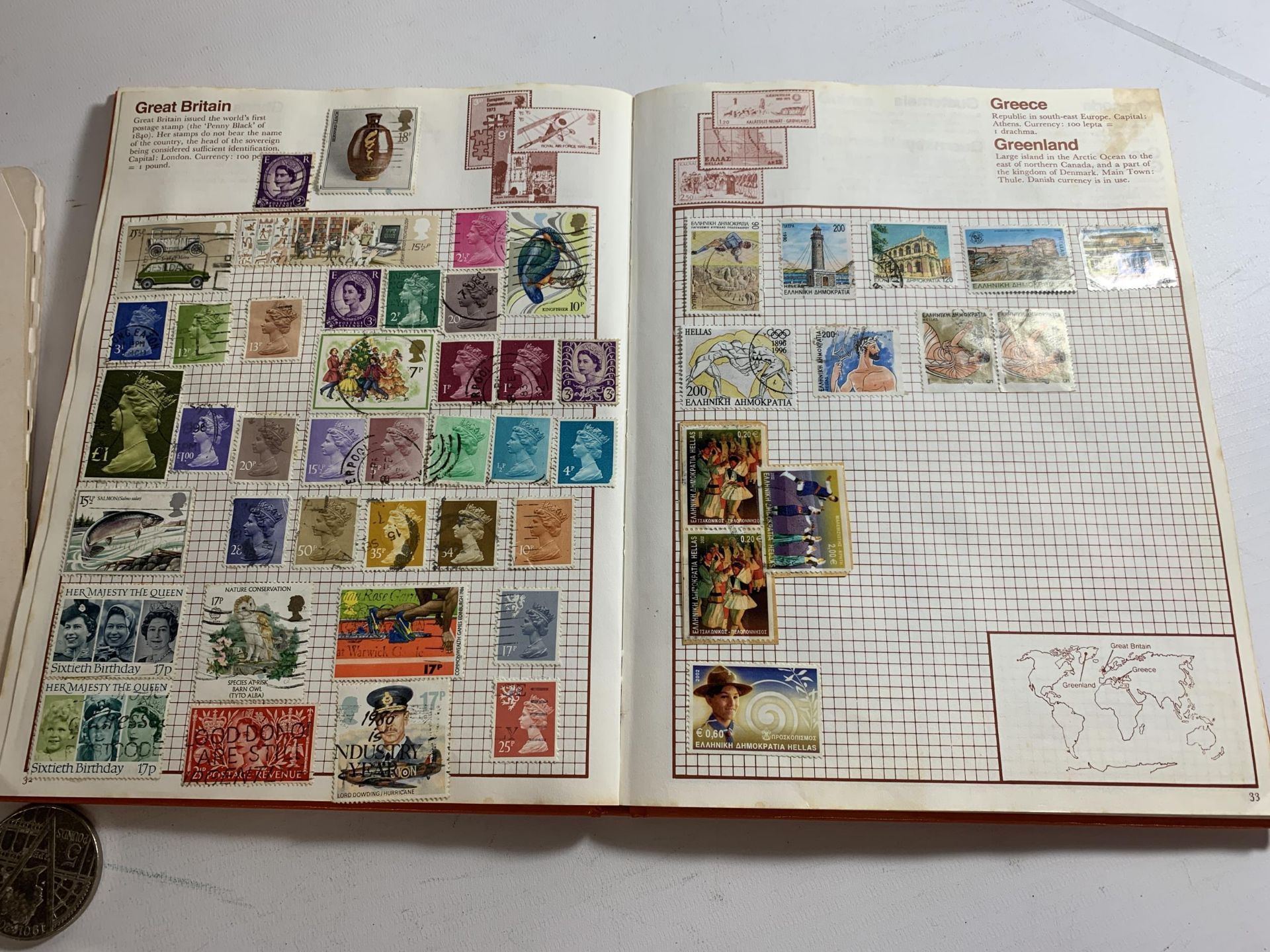 A STANLEY GIBBON KALEIDOSCOPE STAMP ALBUM CONTAINING STAMPS OF THE WORLD TO INCLUDE QATAR, DOMINICAN - Image 5 of 7