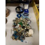 A MIXED LOT OF COSTUME JEWELLERY