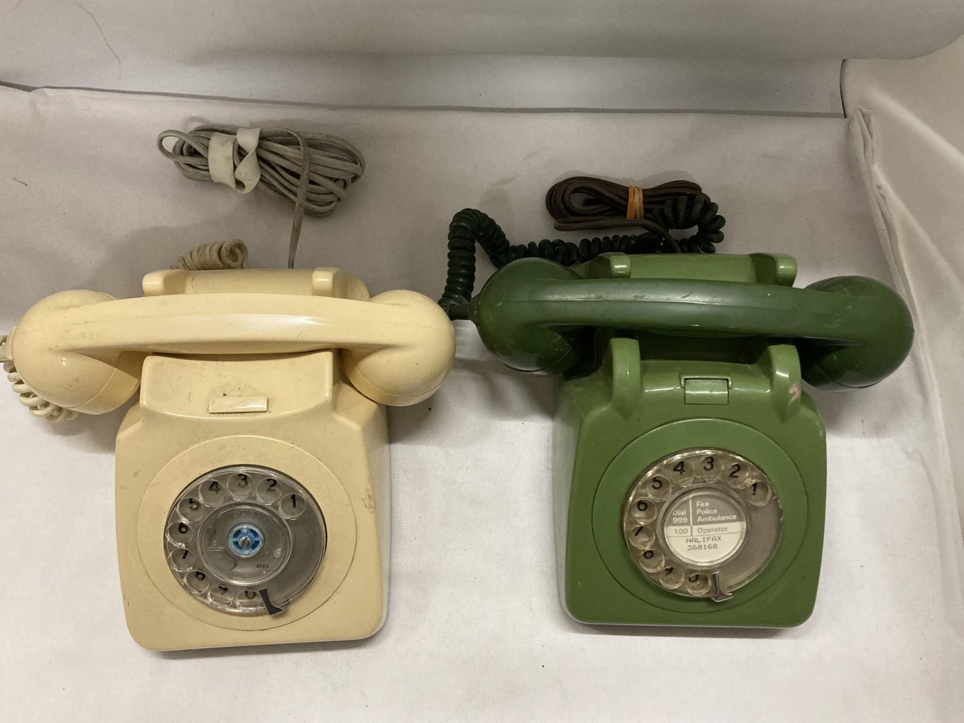TWO VINTAGE DIAL UP TELEPHONES - CREAM AND GREEN - Image 2 of 4