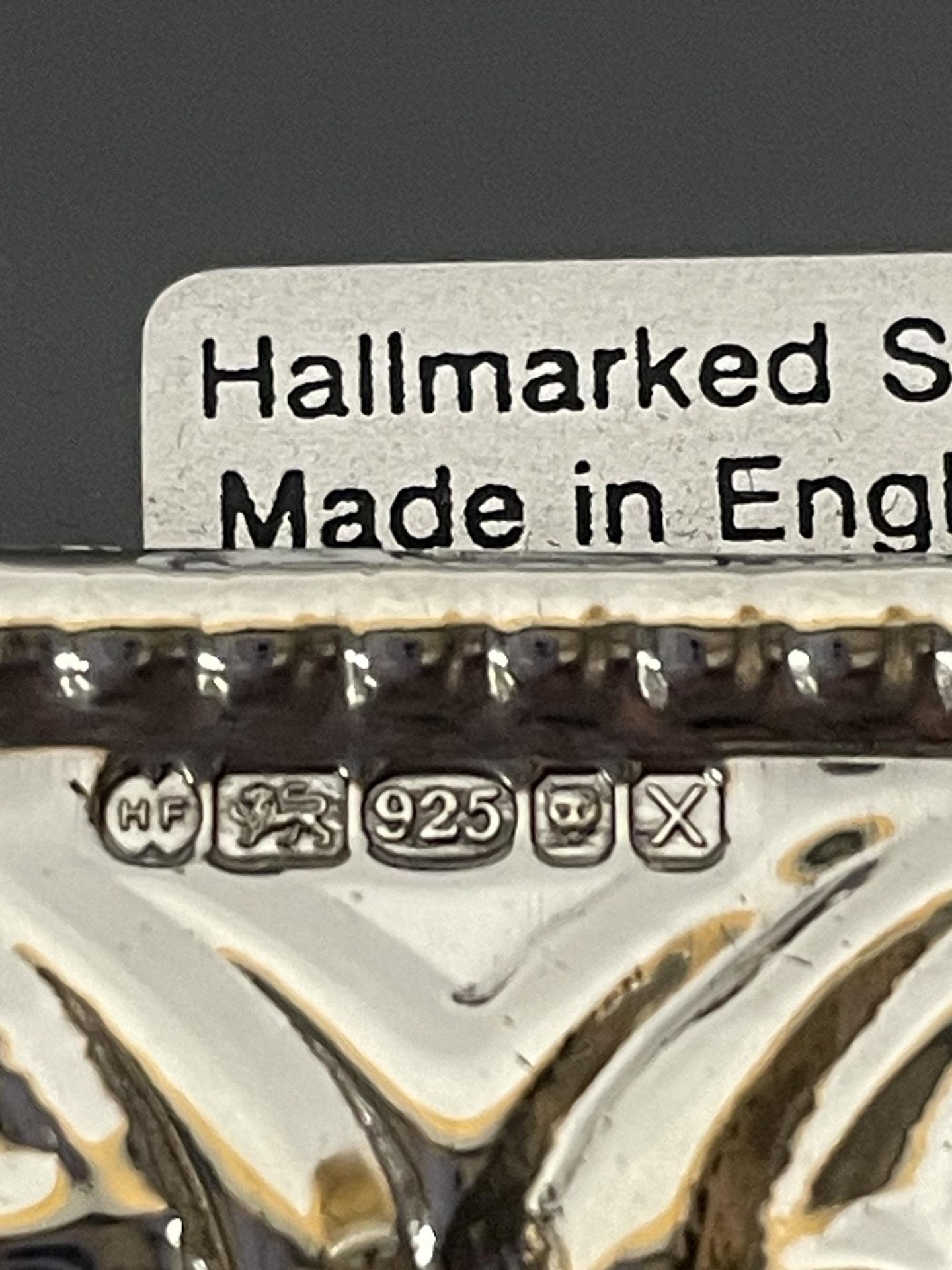 A HALLMARKED SILVER PHOTOGRAPH FRAME - Bild 4 aus 4