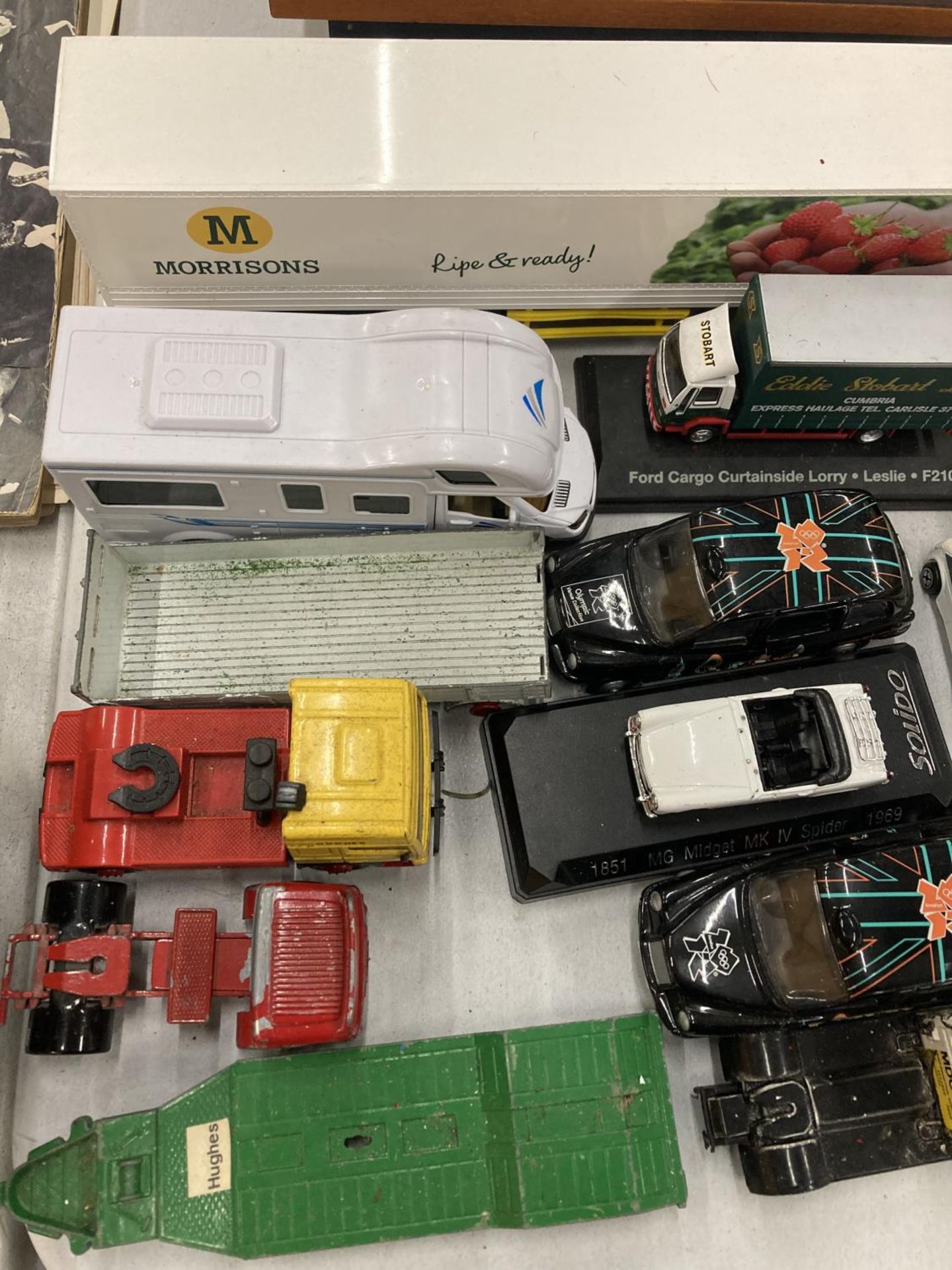 A QUANTITY OF DIE-CAST, CARS AND LORRIES, ETC TO INCLUDE CORGI - Image 2 of 9