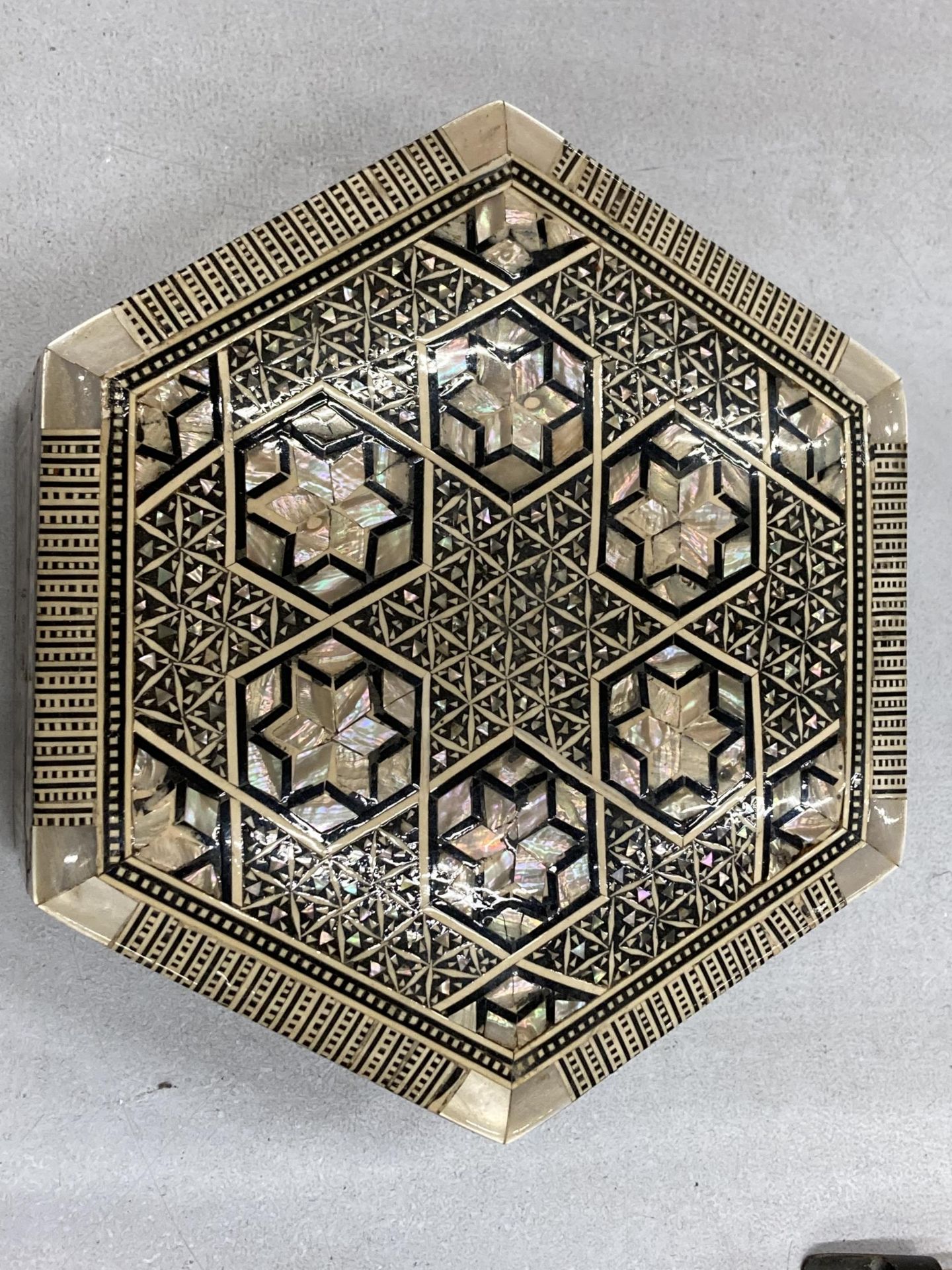 A DAMASK, MOTHER OF PEARL INLAID HEXAGONAL BOX - Image 3 of 3
