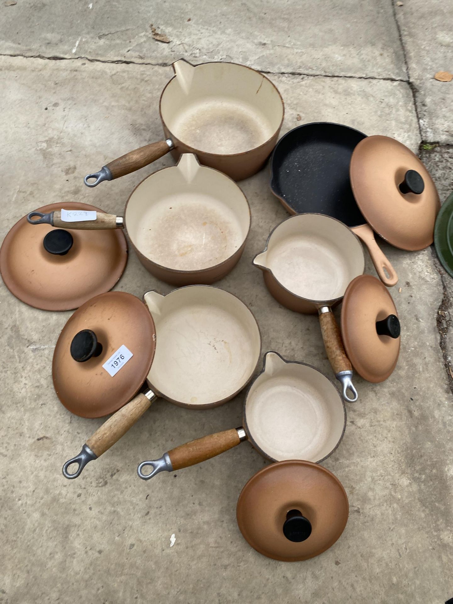 A SET OF SIX GRADUATED RETRO BROWN LE CREUSET PANS - Image 3 of 4