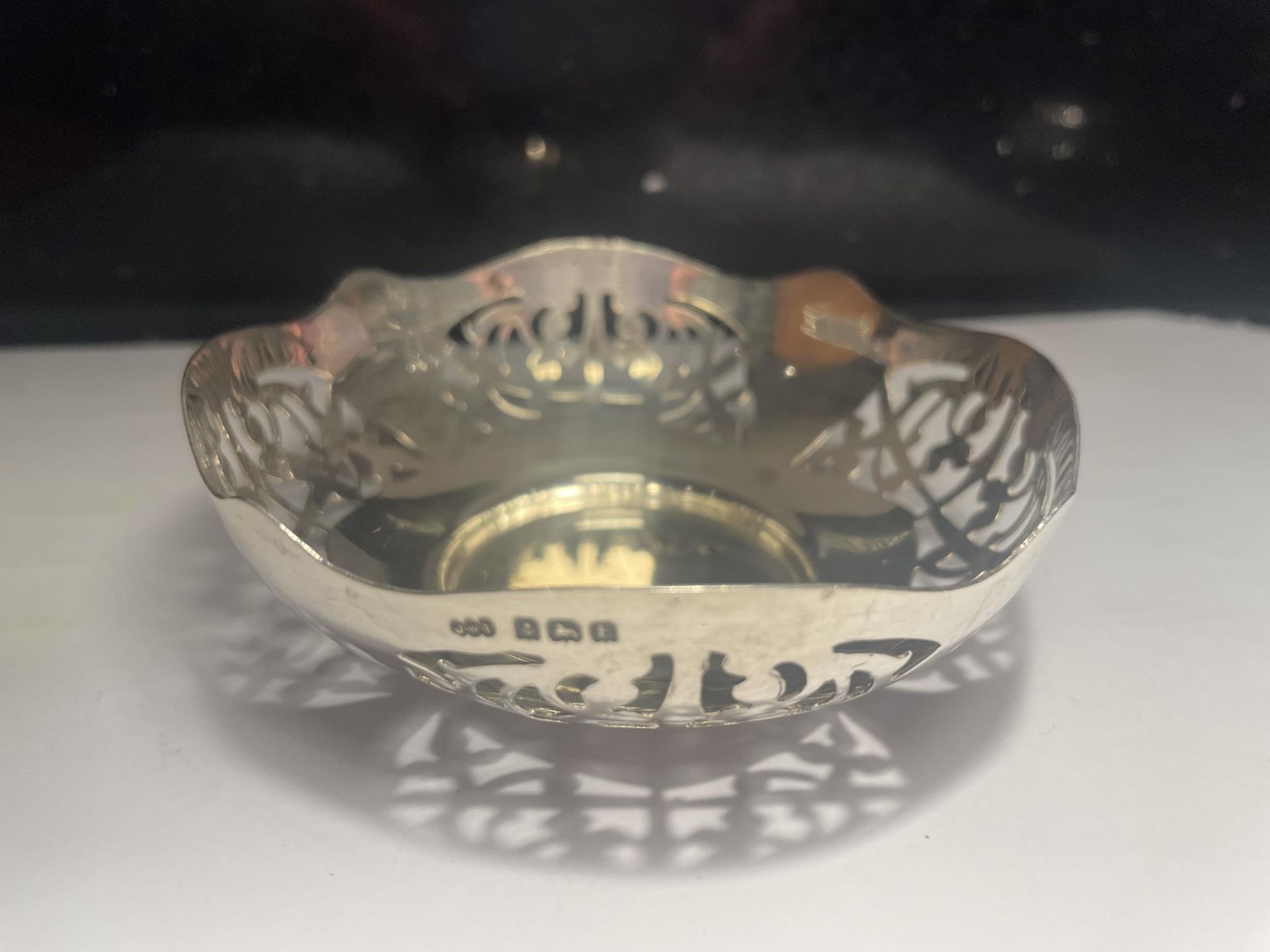 A HALLMARKED BIRMINGHAM SILVER FRETWORK DISH