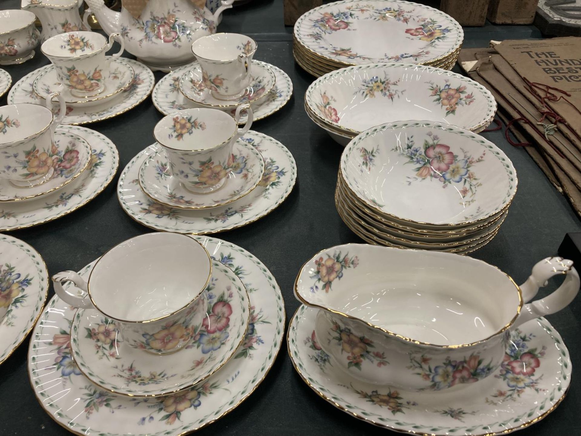 A LARGE QUANTITY OF ROYAL ALBERT 'CONSTANCE' TO INCLUDE A TEAPOT AND COFFEE POT, SIX COFFEE CUPS AND - Image 7 of 7