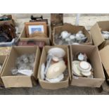 AN ASSORTMENT OF HOUSEHOLD CLEARANCE ITEMS