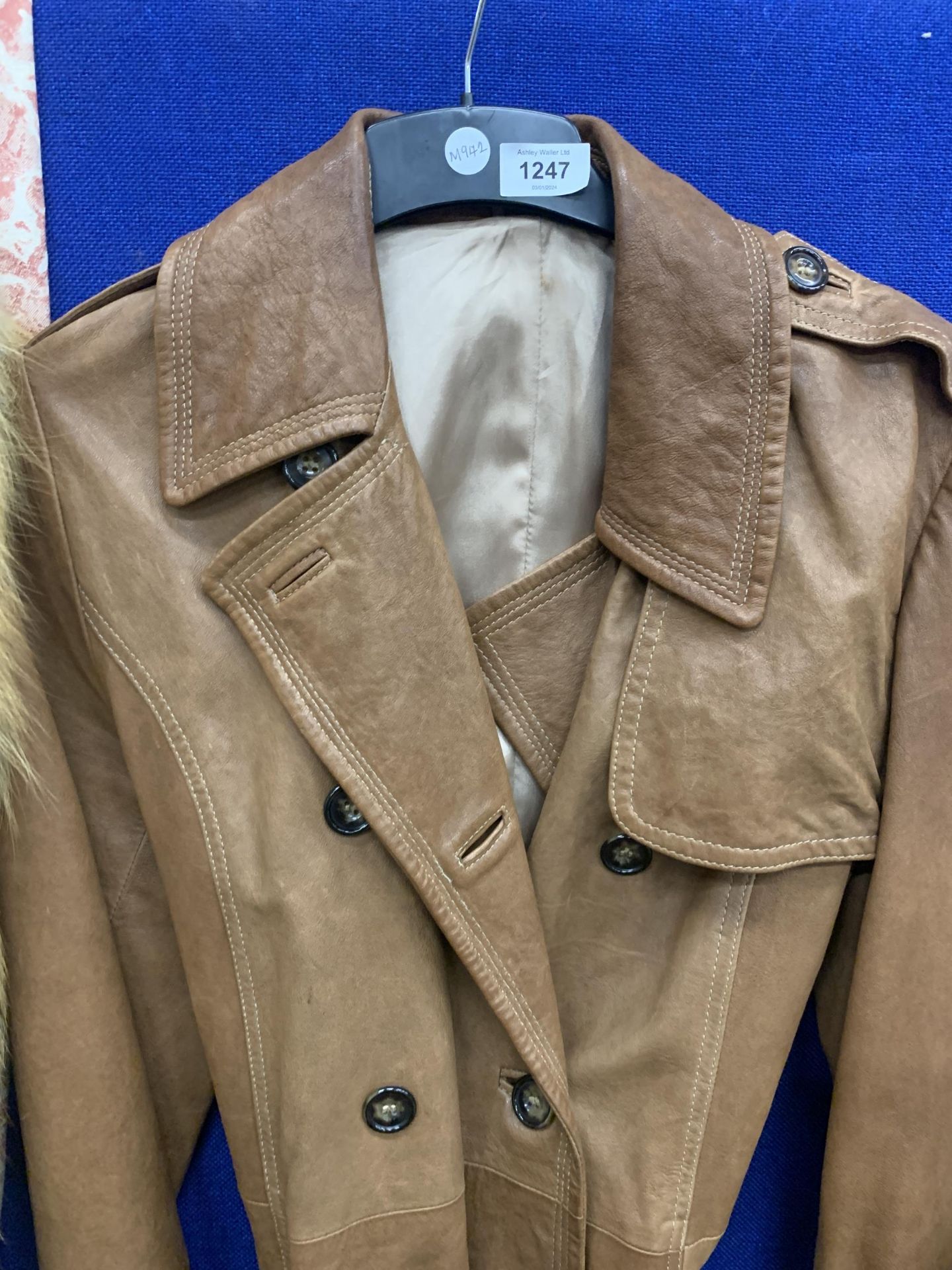 A BROWN LEATHER LONG LADIES COAT - Image 2 of 4