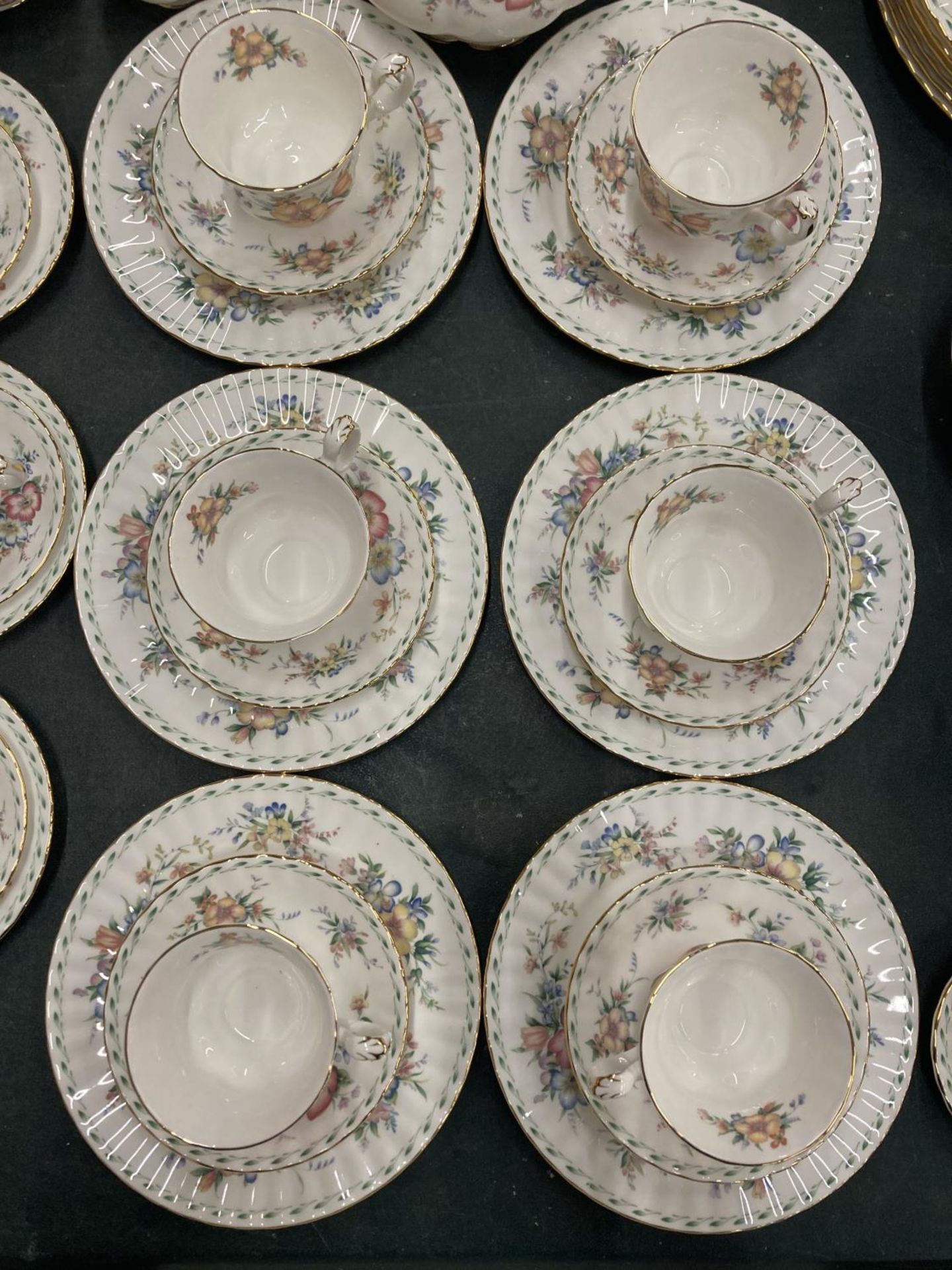 A LARGE QUANTITY OF ROYAL ALBERT 'CONSTANCE' TO INCLUDE A TEAPOT AND COFFEE POT, SIX COFFEE CUPS AND - Image 5 of 7