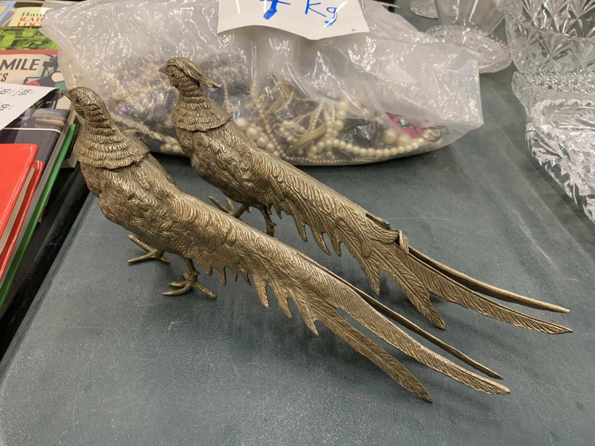 A PAIR OF BRASS PHEASANTS - Image 2 of 3