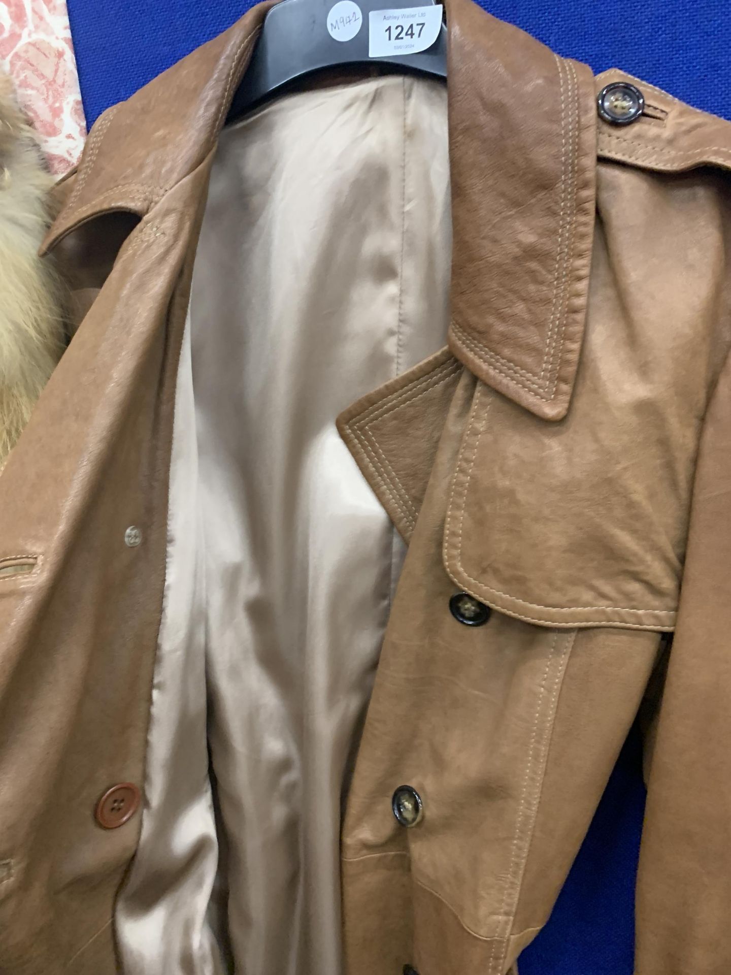 A BROWN LEATHER LONG LADIES COAT - Image 3 of 4