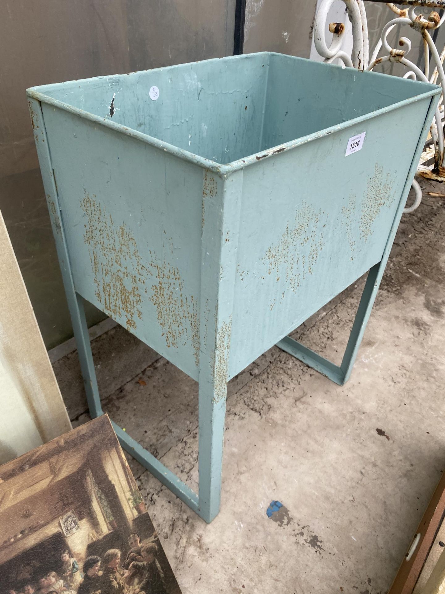 A SMALL VINTAGE METAL PLANTER WITH STAND - Image 2 of 4