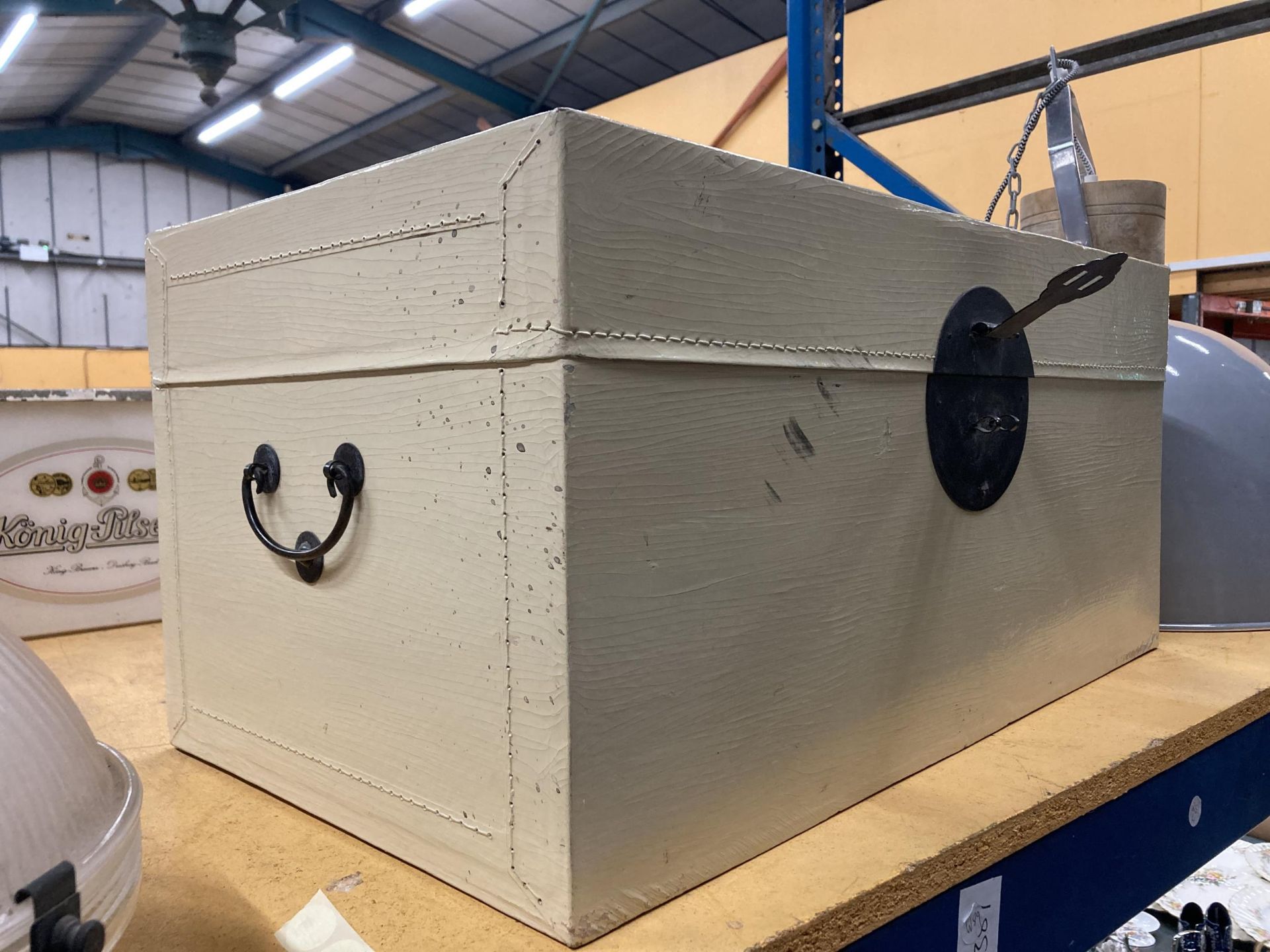 A VINTAGE CREAM STORAGE CHEST - Image 3 of 3