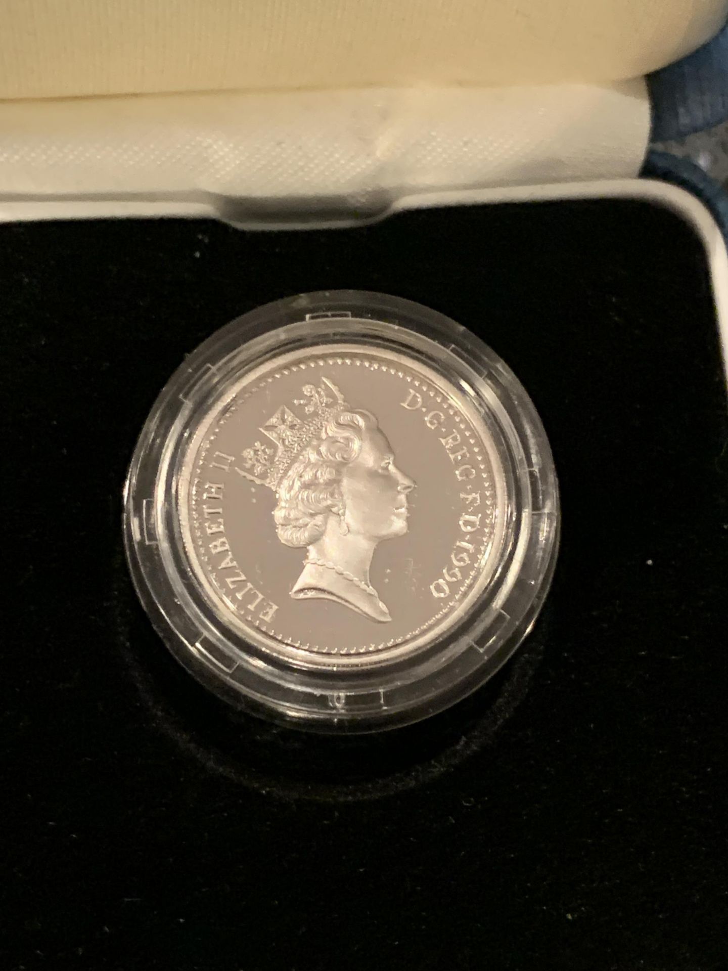 UK , CASED 1990 , ROYAL MINT , “LEEK IN CROWN” , SILVER PROOF ONE POUND COIN , ENCAPSULATED , WITH - Image 4 of 4