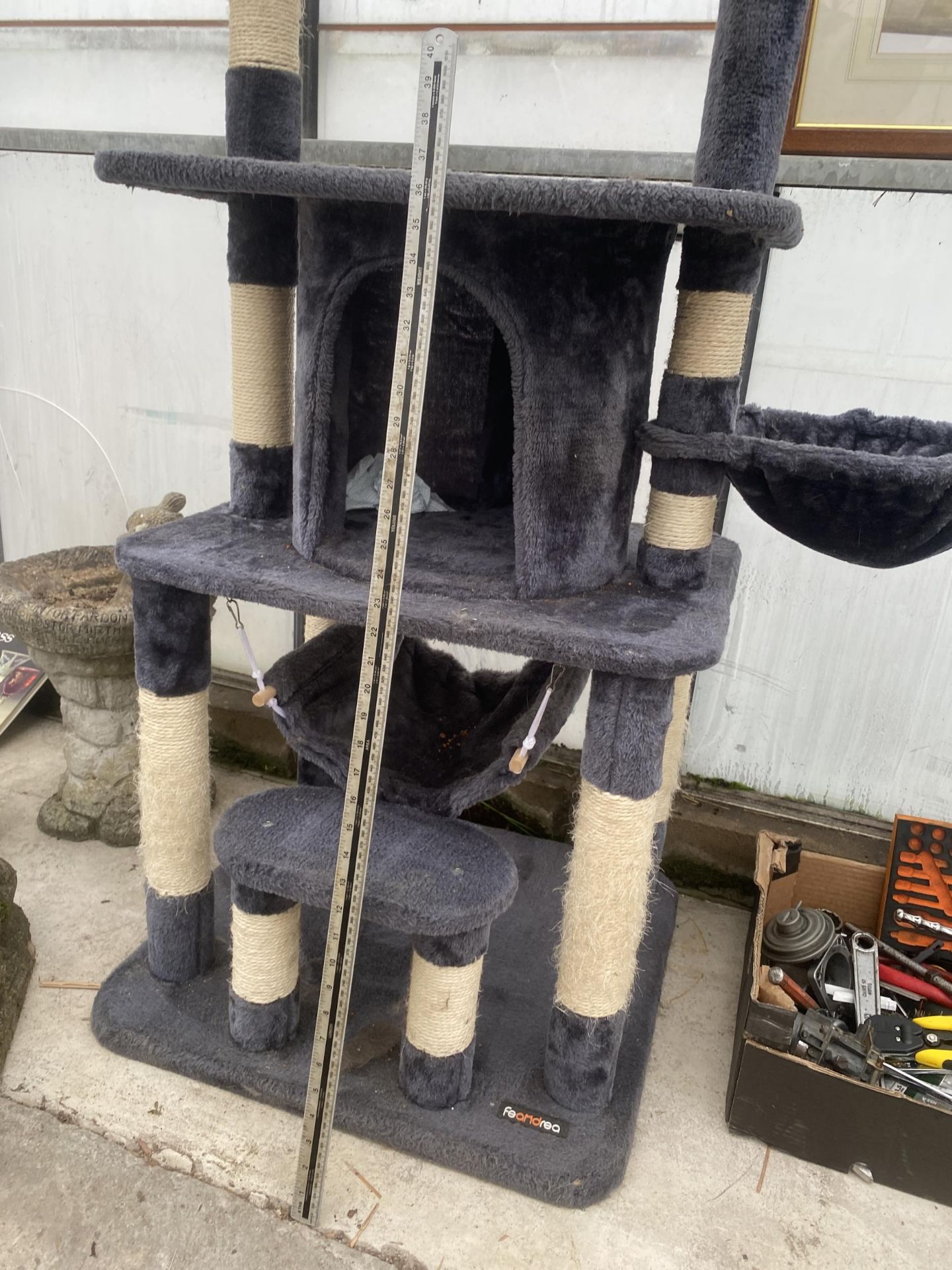 A FEANDREA CAT PLAY STAND - Image 4 of 4