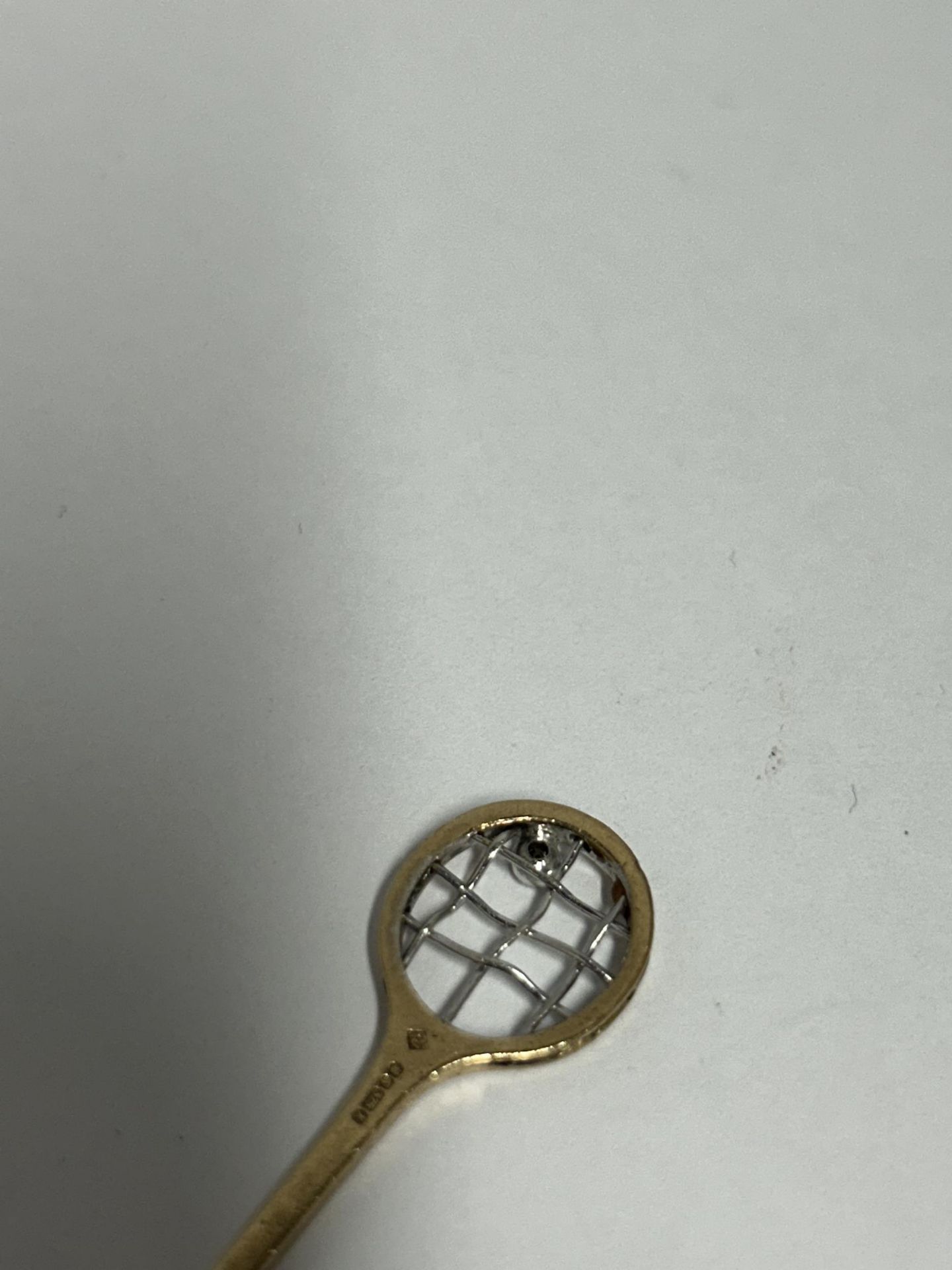 A LATE 2OTH CENTURY 9CT YELLOW GOLD AND DIAMOND TENNIS RACKET PENDANT BY CJ OF SHEFFIELD 1984, - Image 3 of 5